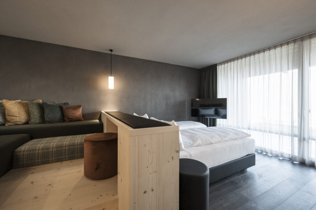 AKI PLOSE FAMILY RESORT ROOMS