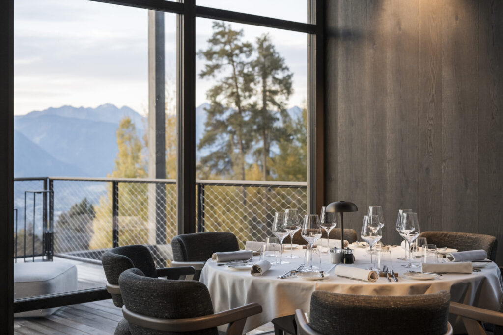 AKI PLOSE FAMILY RESORT DINING
